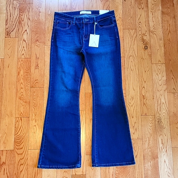 KanCan Jeans Nwt Kancan Petite Dark Wash Mid Rise Stretchy Flare